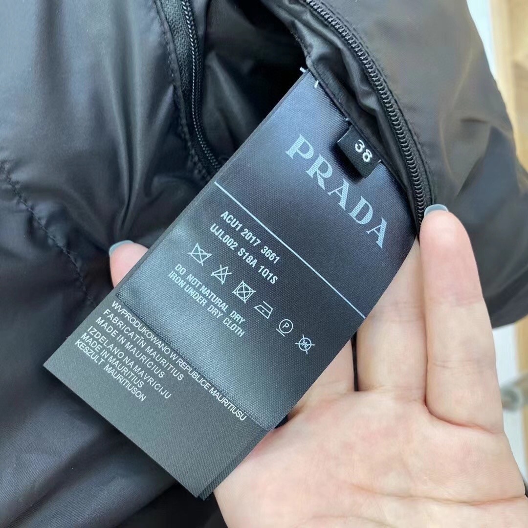 Prada Re Nylon Cropped Convertible Down Jacket Manches Detachables